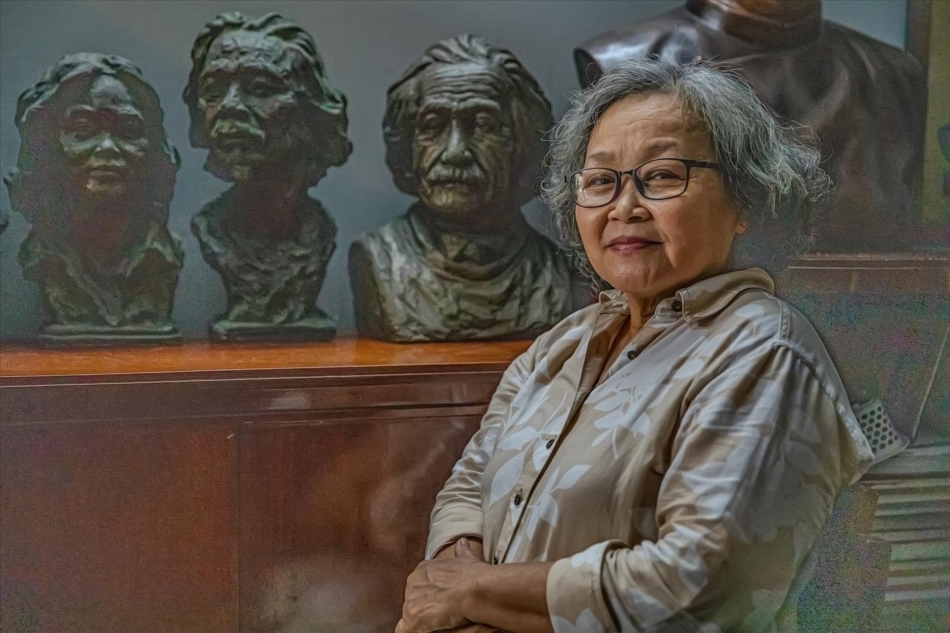 Người giữ hồn danh nhân qua tượng đồng