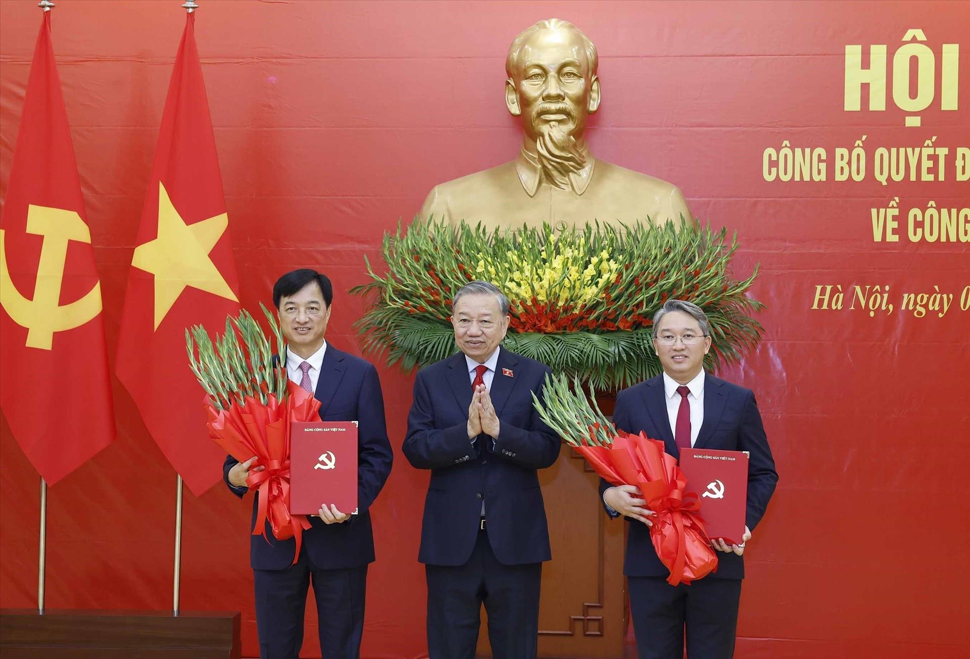 Trao quyết định bổ nhiệm Trưởng ban Tổ chức Trung ương và Chánh Văn phòng Trung ương Đảng