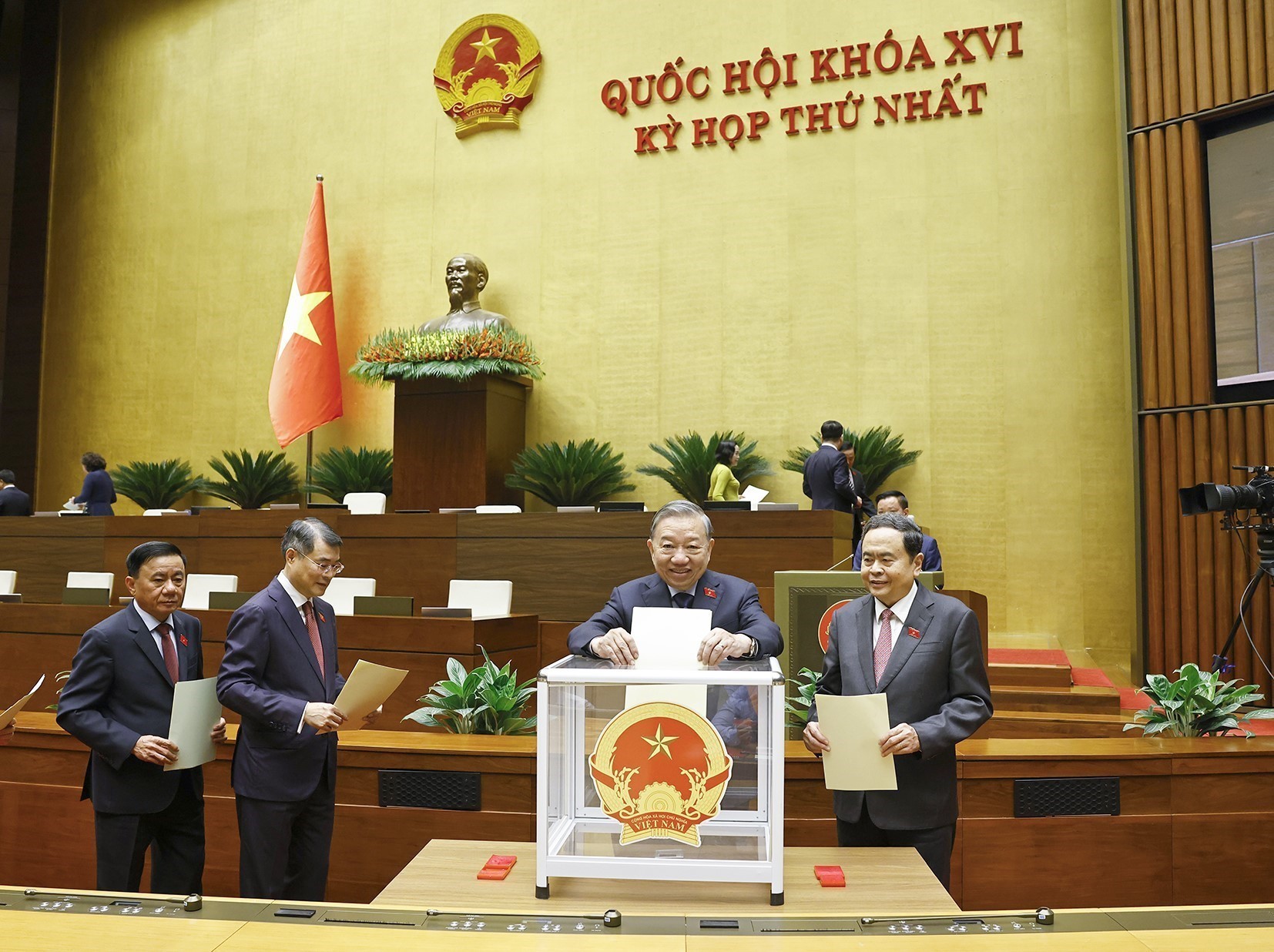 Kỳ họp thứ Nhất, Quốc hội khóa XVI: Xem xét, phê chuẩn việc bổ nhiệm Phó Thủ tướng Chính phủ