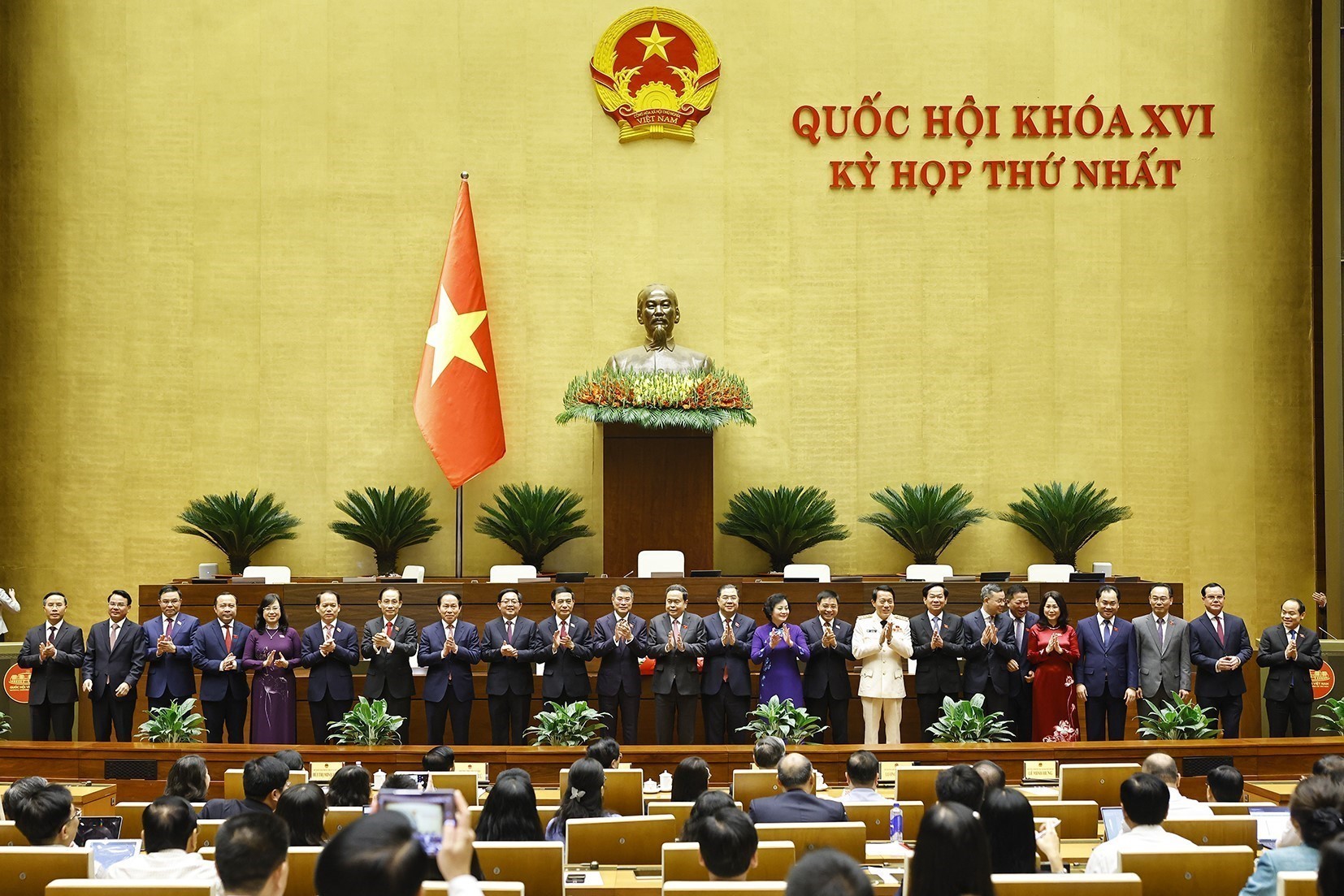 Quốc hội thông qua Nghị quyết về phê chuẩn việc bổ nhiệm Phó Thủ tướng Chính phủ, Bộ trưởng và thành viên khác của Chính phủ