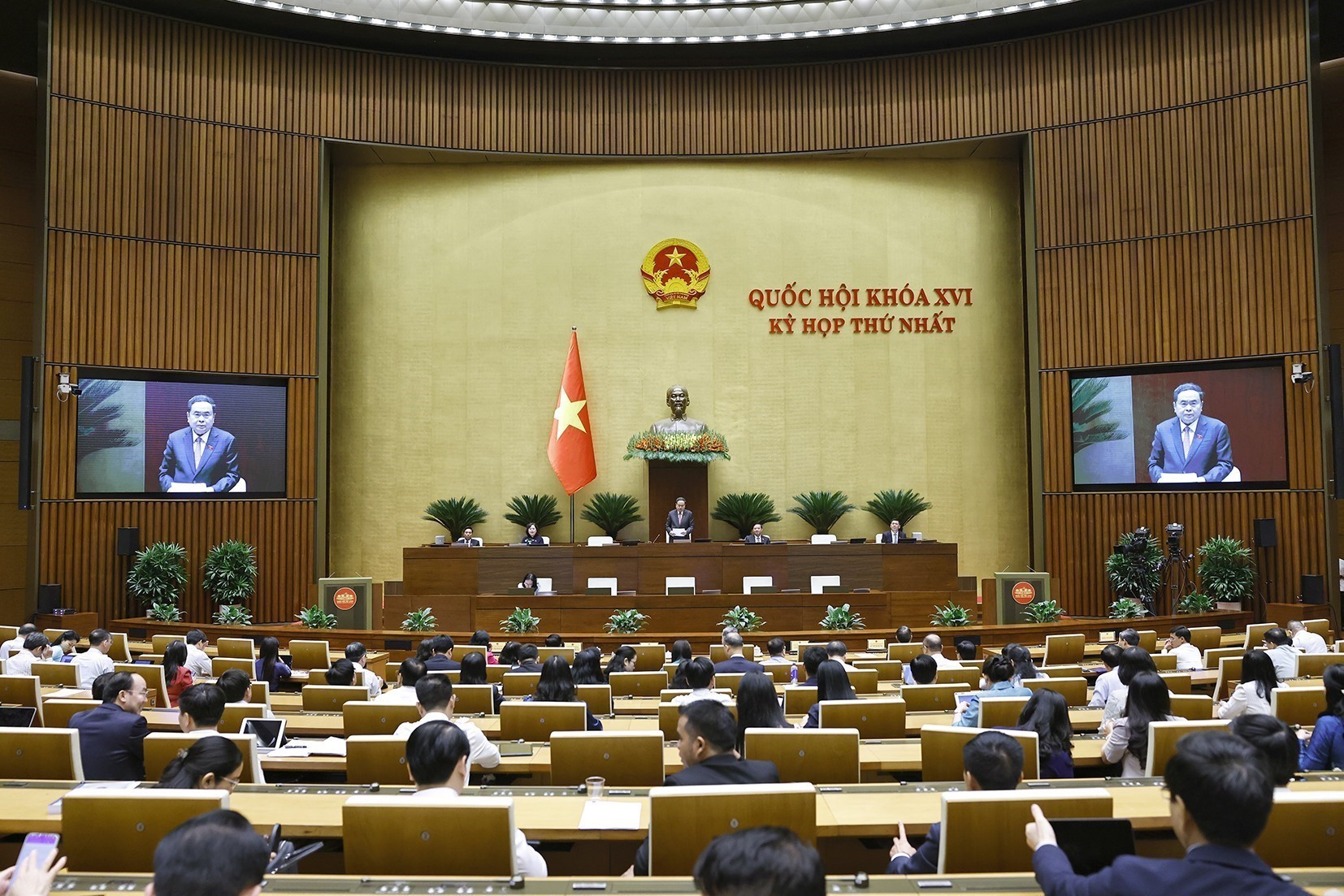 新任期の国家機関への信頼