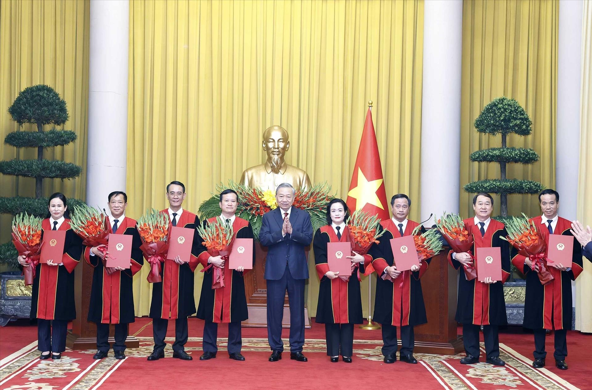 Tổng Bí thư, Chủ tịch nước Tô Lâm trao quyết định bổ nhiệm Thẩm phán Tòa án nhân dân tối cao