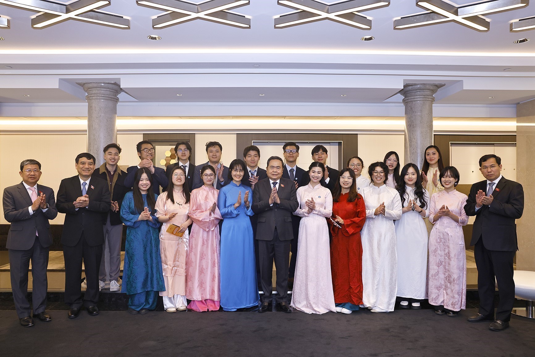 Chủ tịch Quốc hội Trần Thanh Mẫn gặp Hội sinh viên và các lưu học sinh tiêu biểu của Việt Nam tại Italy