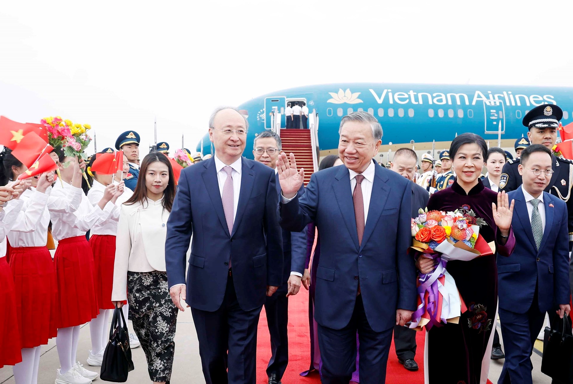 越共中央总书记、国家主席苏林及夫人开始对中国进行国事访问