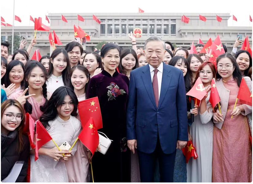 トー・ラム書記長・国家主席北京に到着　中国国賓訪問を開始
