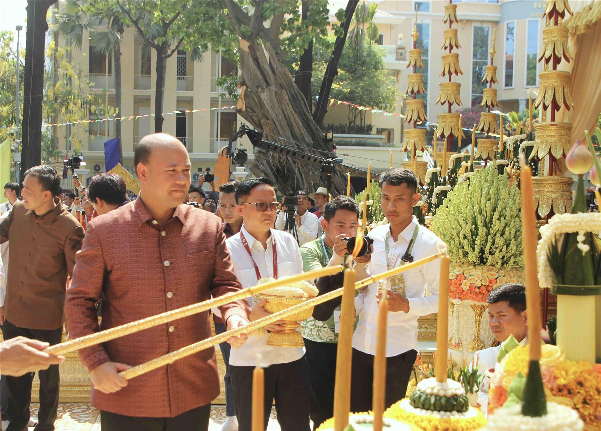 Lãnh đạo Việt Nam gửi thư chúc mừng Tết cổ truyền của Lào và Campuchia