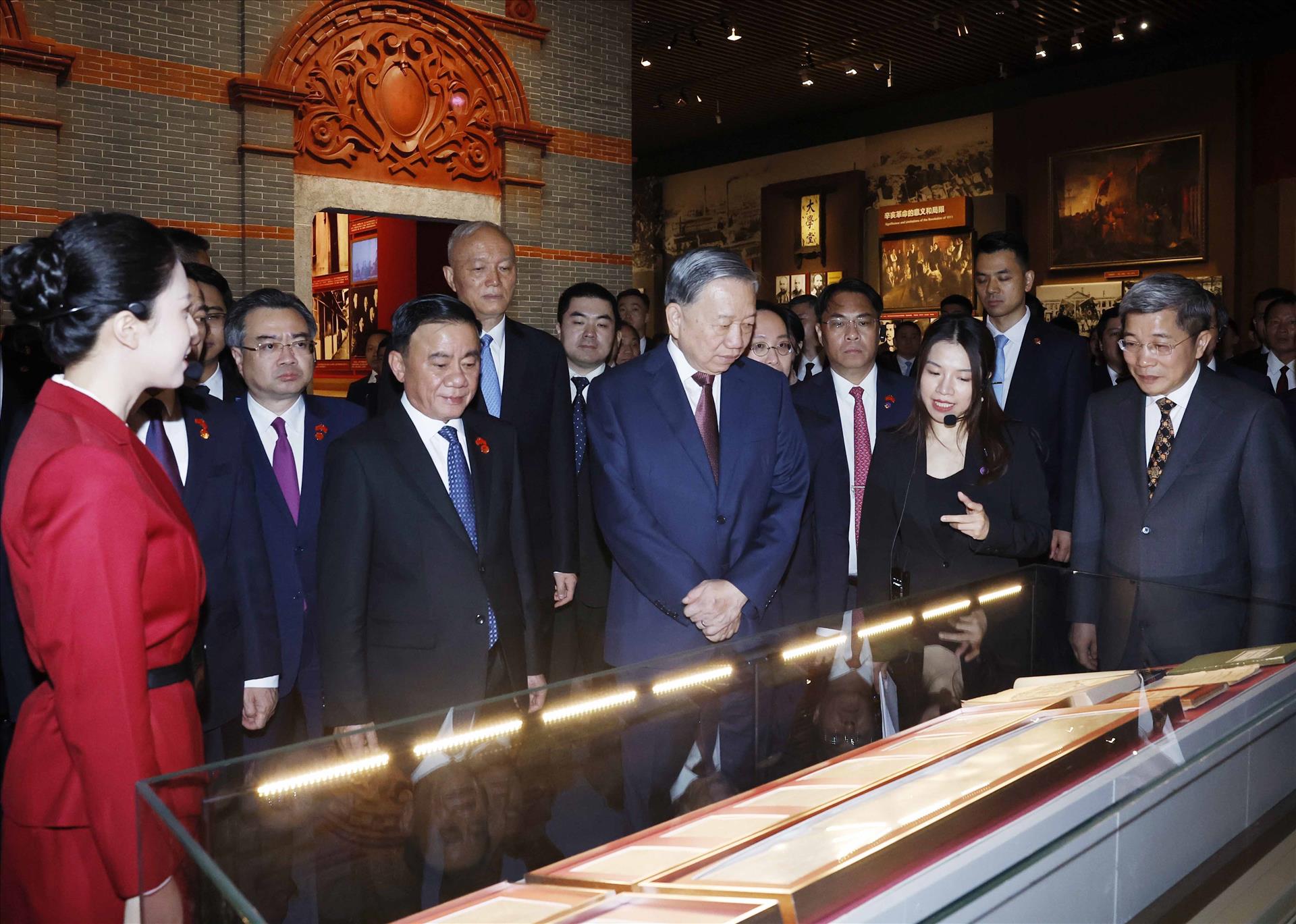 Tổng Bí thư, Chủ tịch nước Tô Lâm thăm Bảo tàng Lịch sử Đảng Cộng sản Trung Quốc