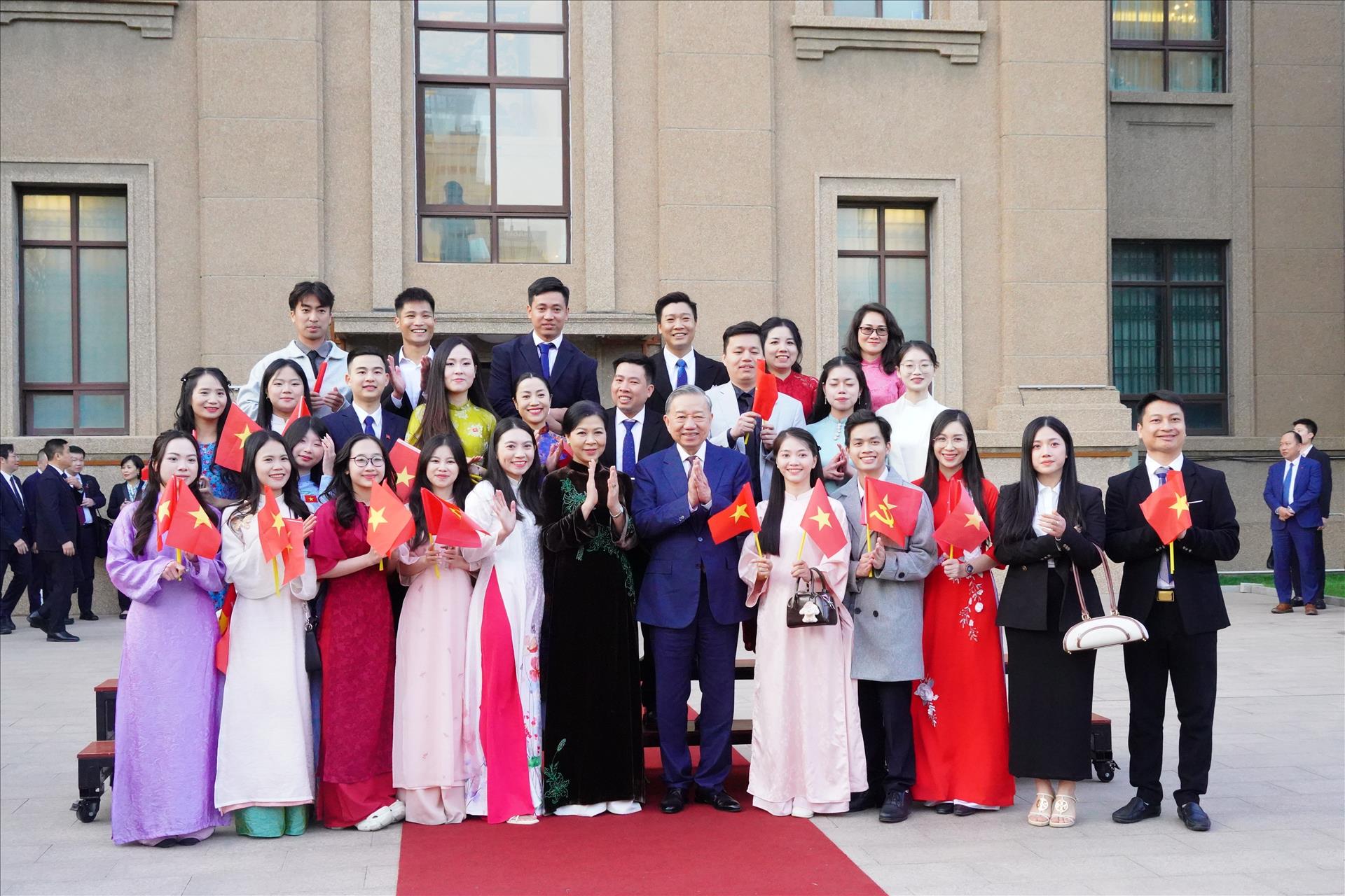 Kiều bào, lưu học sinh tại Bắc Kinh (Trung Quốc) xúc động, tin tưởng sau cuộc gặp Tổng Bí thư, Chủ tịch nước Tô Lâm