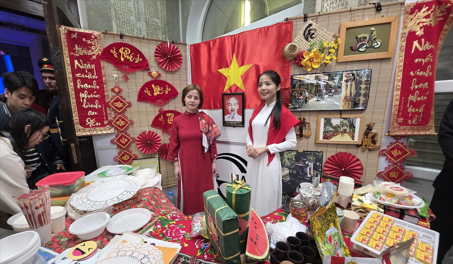 Vietnamese students shine at international cultural festival in Russia