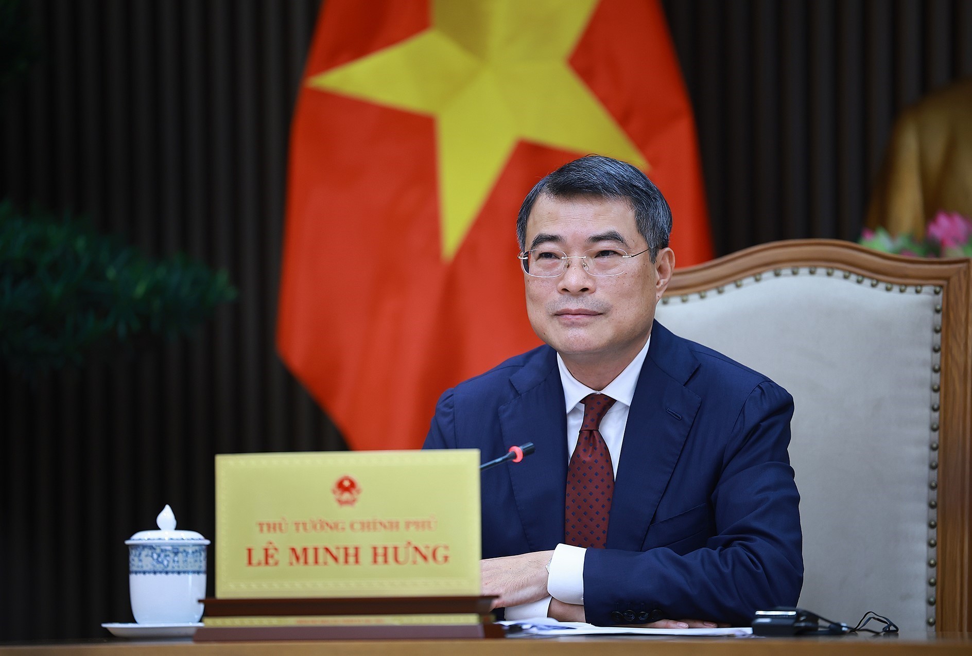 Thủ tướng Lê Minh Hưng điện đàm với Thủ tướng Singapore Lawrence Wong