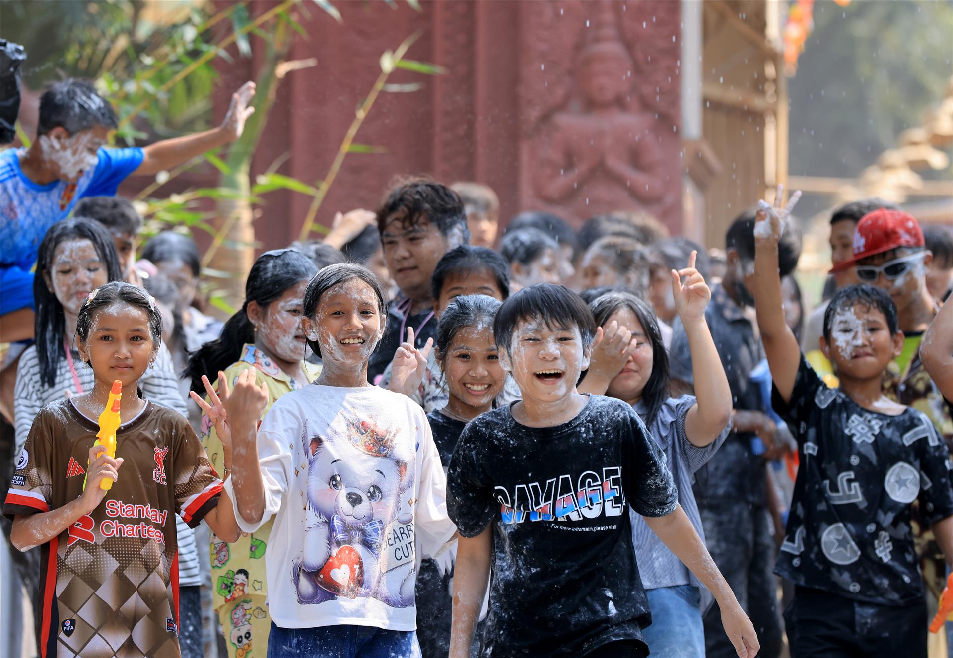 Vũ điệu của nước và bột ở chùa Kal Pô Prưk 