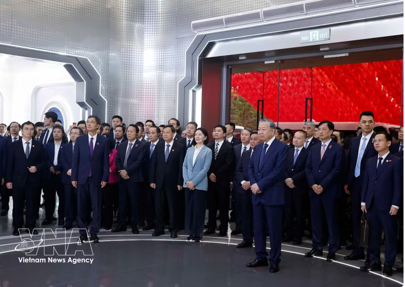 Генеральный секретарь, Президент государства То Лам посетил Центр сотрудничества по инновациям в области ИИ Китай – АСЕАН