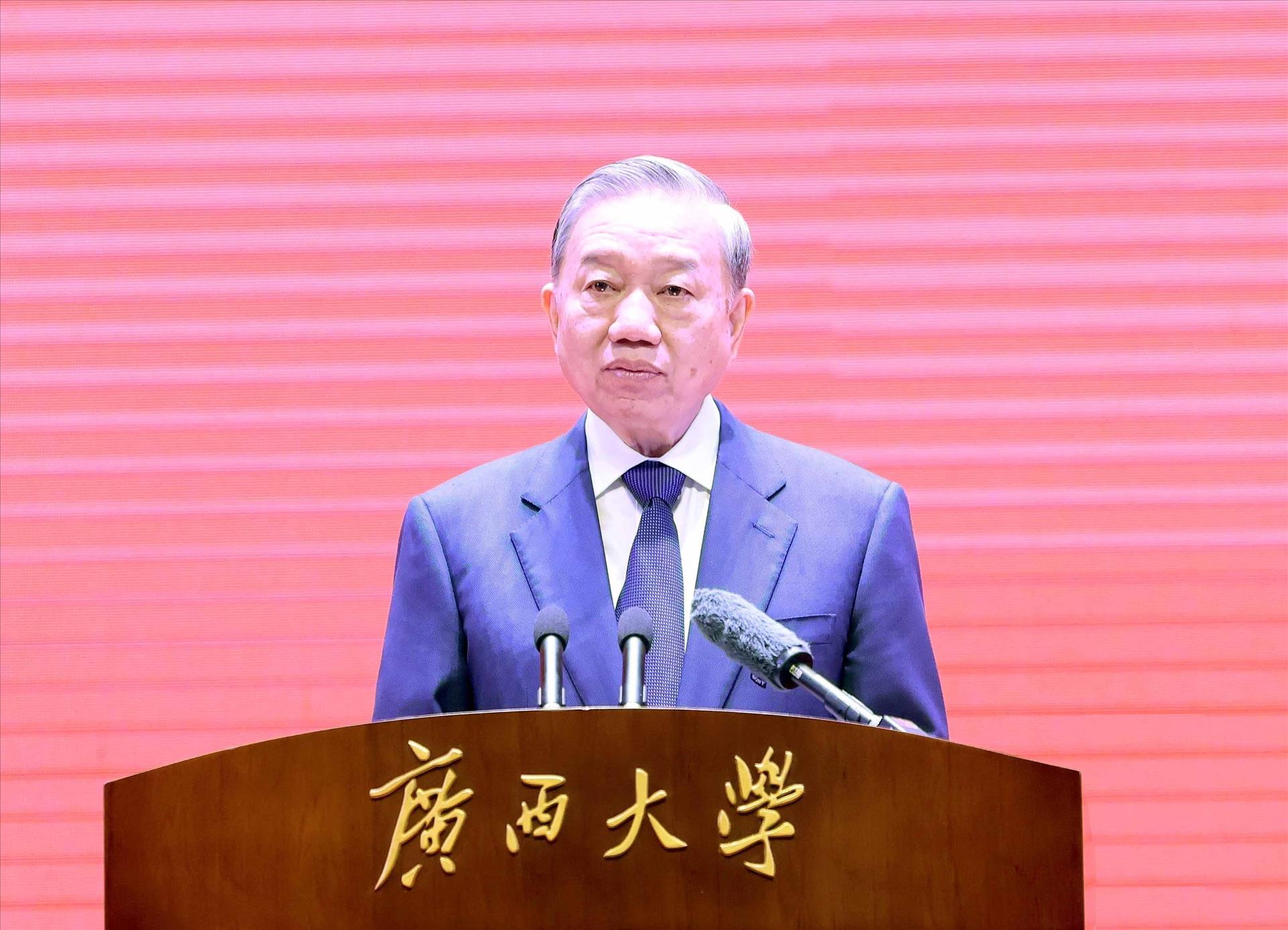 Máximo dirigente vietnamita visita en China sitio simbólico de la amistad bilateral