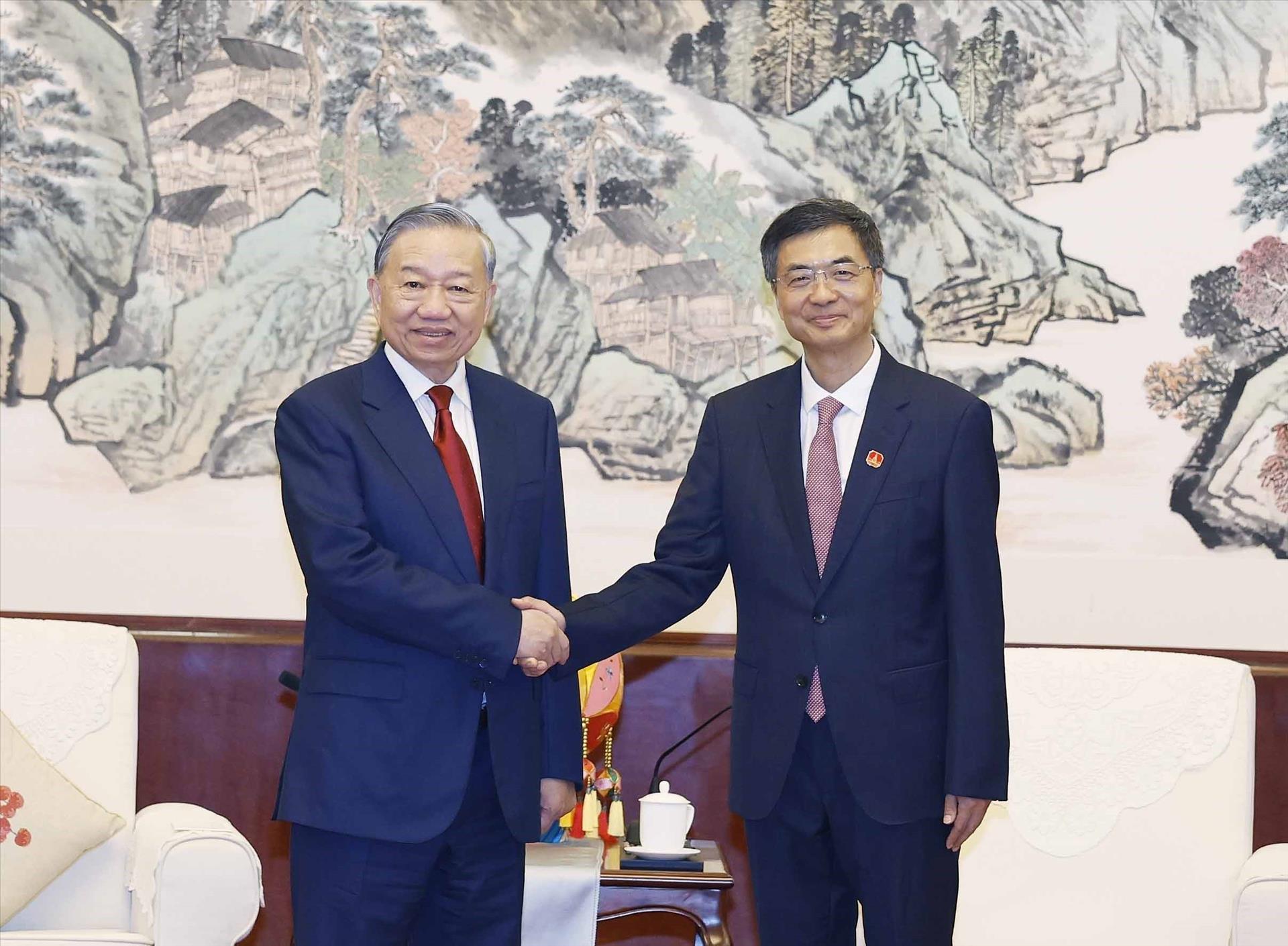 Top Vietnamese leader receives Secretary of Guangxis Party Committee