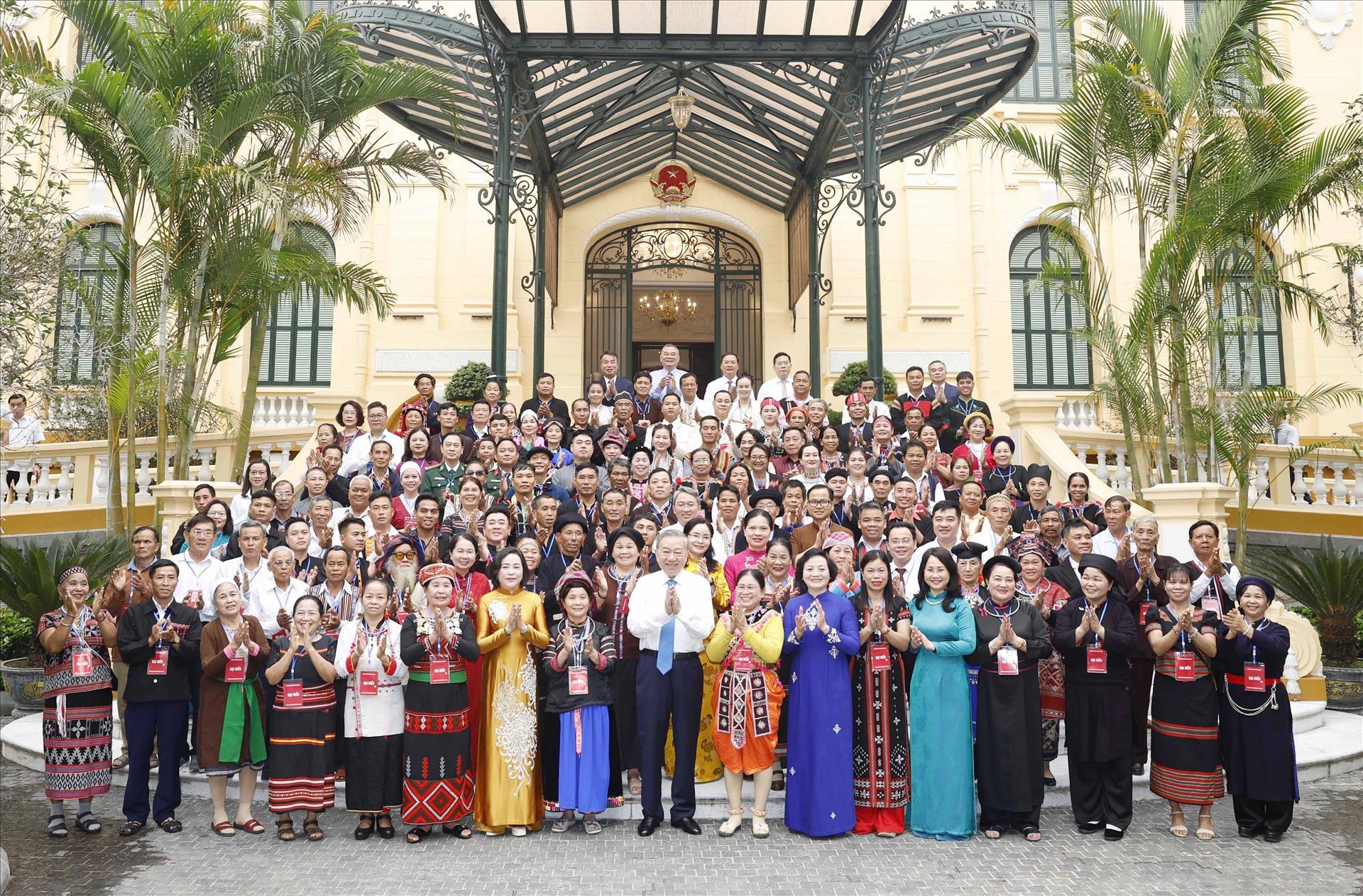 Tổng Bí thư, Chủ tịch nước Tô Lâm tiếp các già làng, trưởng bản, nghệ nhân, người có uy tín tiêu biểu toàn quốc