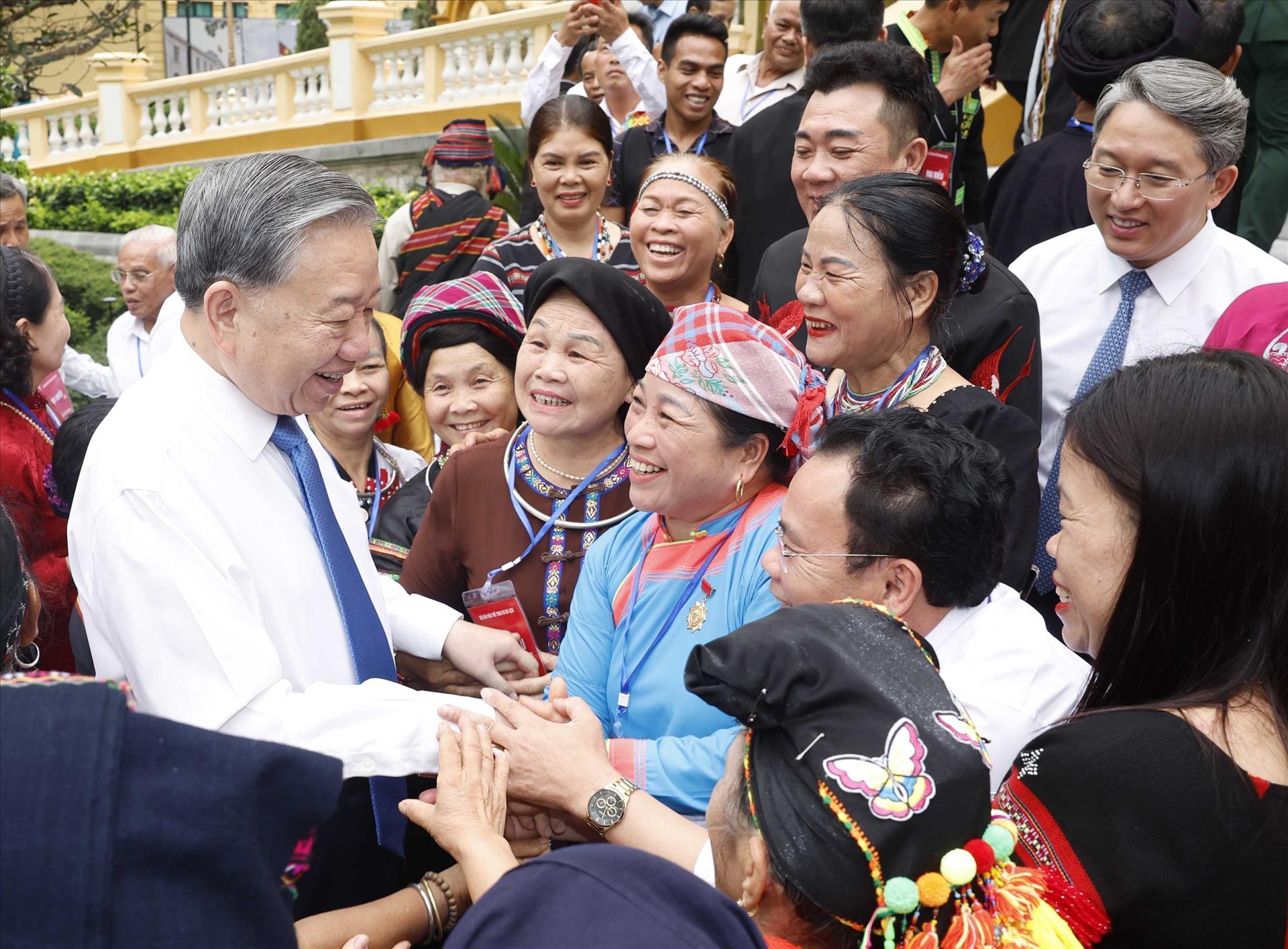 Top leader lauds unsung contributions by ethnic minority figures to national culture