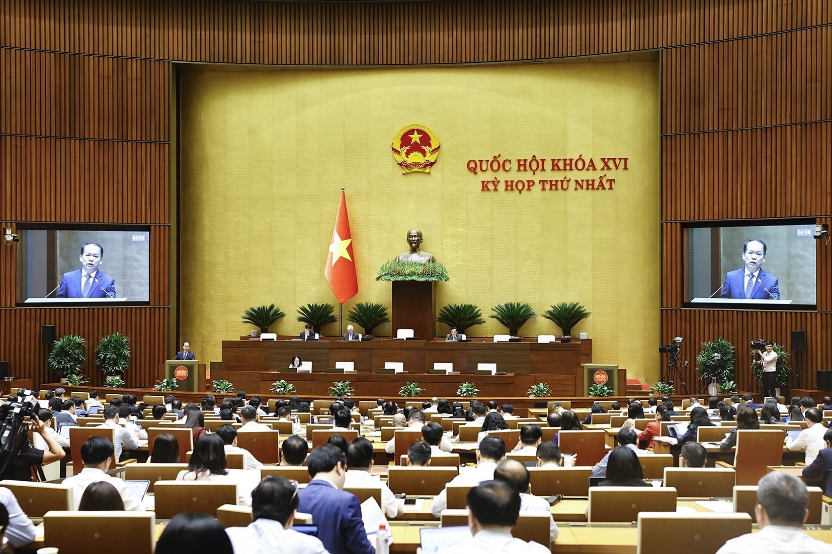 Kỳ họp thứ Nhất, Quốc hội khóa XVI: Từng bước hình thành đội ngũ luật sư công chuyên nghiệp