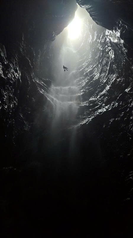 Descubren una singular cascada de 350 metros en nueva cueva de Phong Nha-Ke Bang