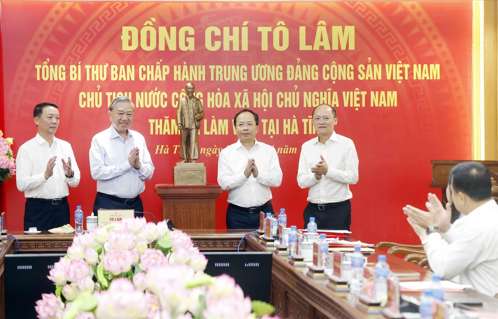 Tổng Bí thư, Chủ tịch nước Tô Lâm: Hà Tĩnh khơi dậy khát vọng phát triển, quyết tâm đạt mục tiêu tăng trưởng nhanh, bền vững