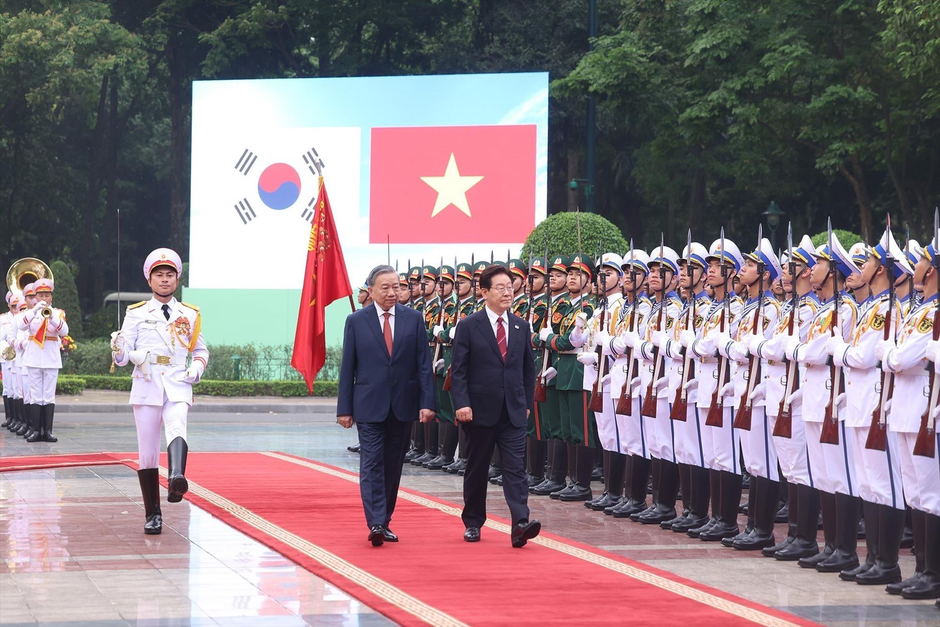 越共中央总书记、国家主席苏林主持仪式，欢迎韩国总统一行到访