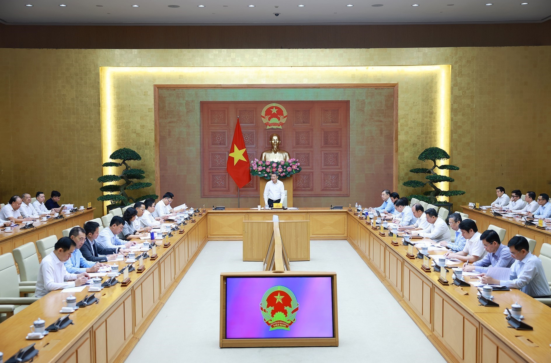 Thủ tướng Lê Minh Hưng: Bộ và ngành Công Thương chịu trách nhiệm, không để thiếu điện, xăng dầu trong mọi tình huống