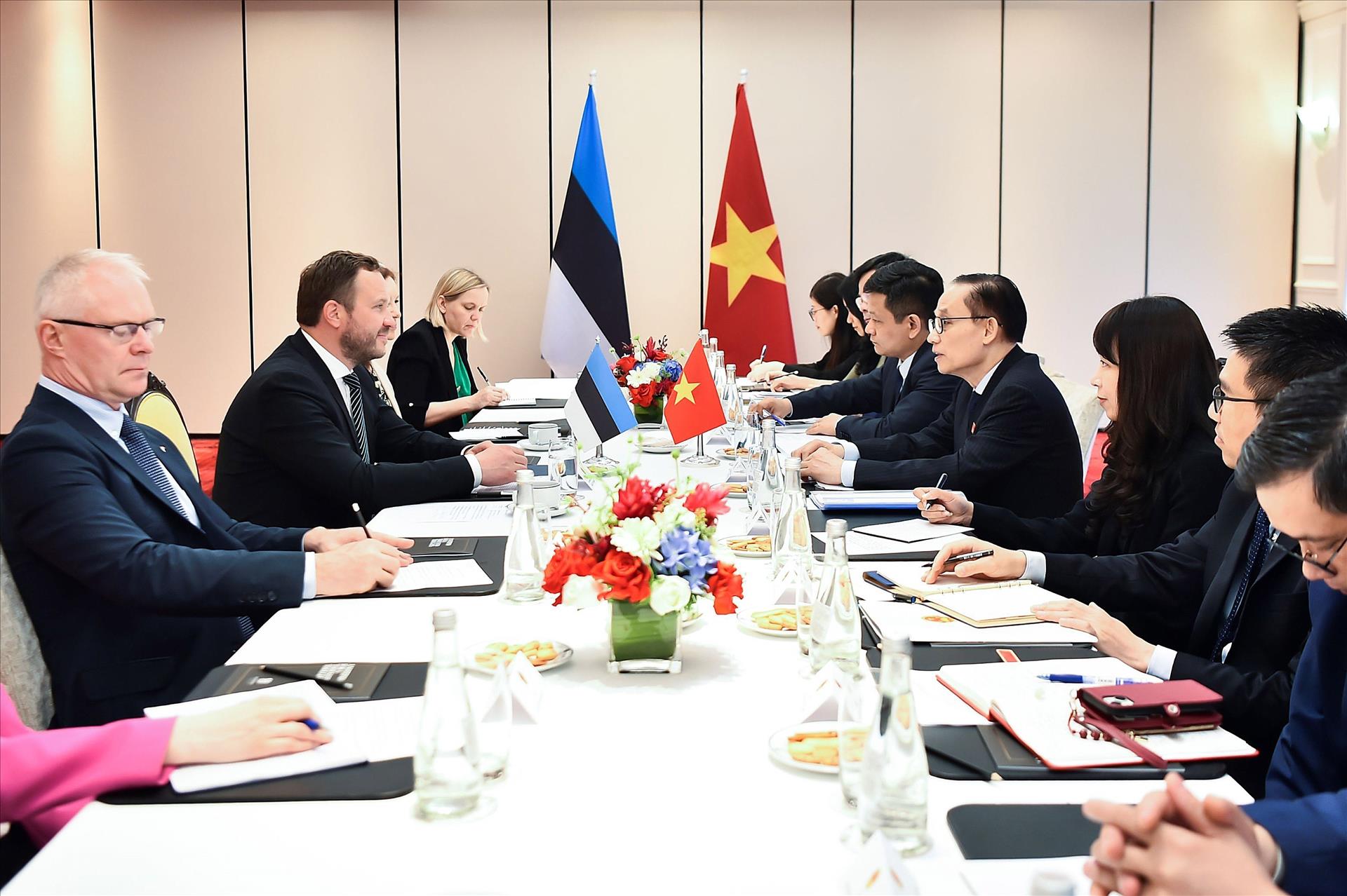 Bộ trưởng Ngoại giao Lê Hoài Trung hội đàm với Bộ trưởng Ngoại giao Estonia