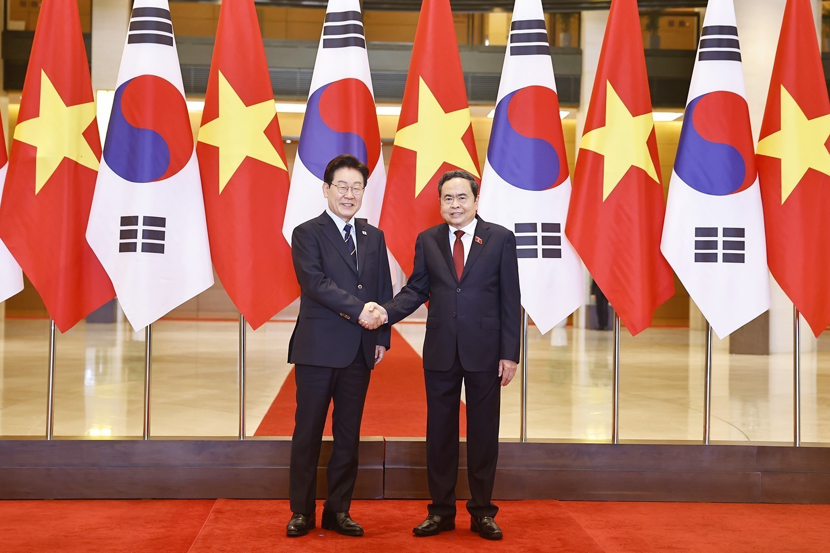 Le président de lAN Tran Thanh Man reçoit le président sud-coréen Lee Jae Myung