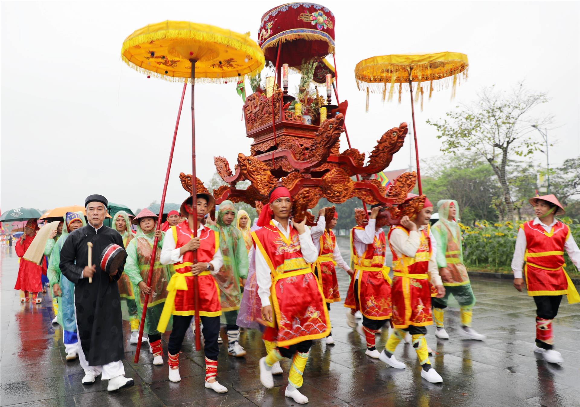 Hung Kings Commemoration Features Traditional Values, National Spirit