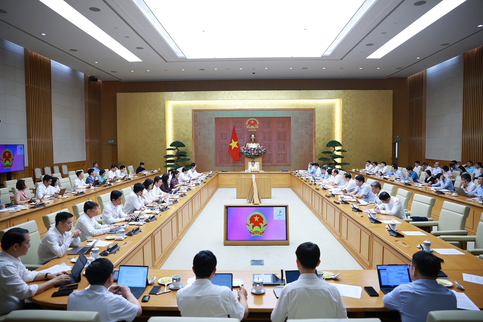 フン首相：商工省は生産・経営活動の促進で先導的役割を果たすべき