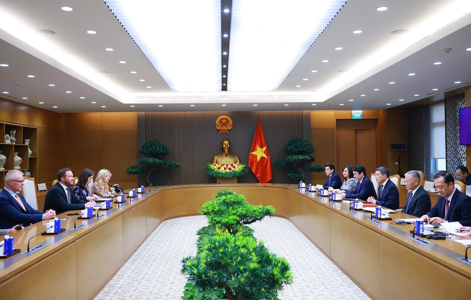 ベトナム首相　エストニア外相と会見