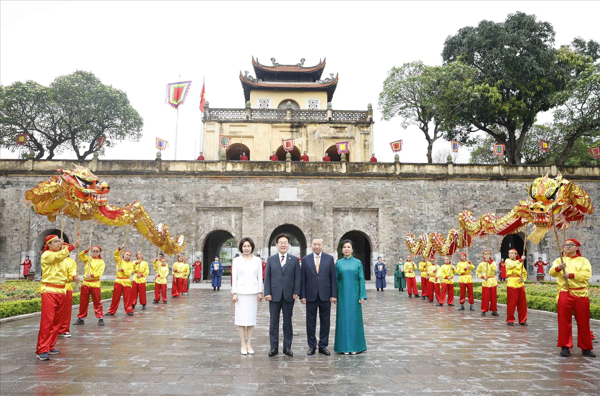 Tổng Bí thư, Chủ tịch nước và Phu nhân chủ trì Chương trình hữu nghị đặc biệt chào mừng Tổng thống Hàn Quốc và Phu nhân