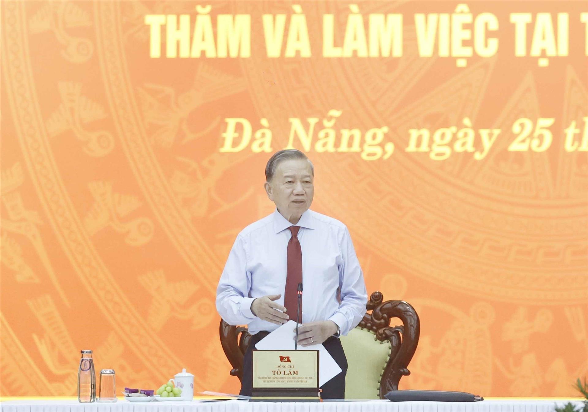 Top leader urges Da Nang city to develop into major national growth pole