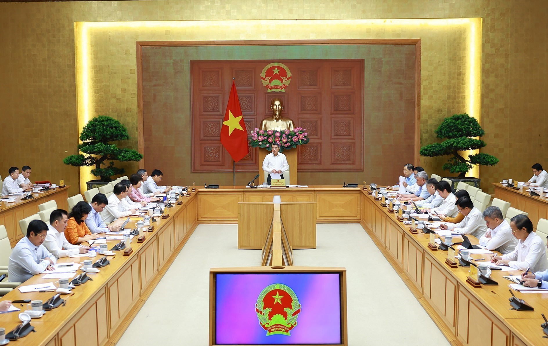 레 밍 흥 총리, 중앙 예산 주도적 역할 보장 및 조세 중립성 확보 주문