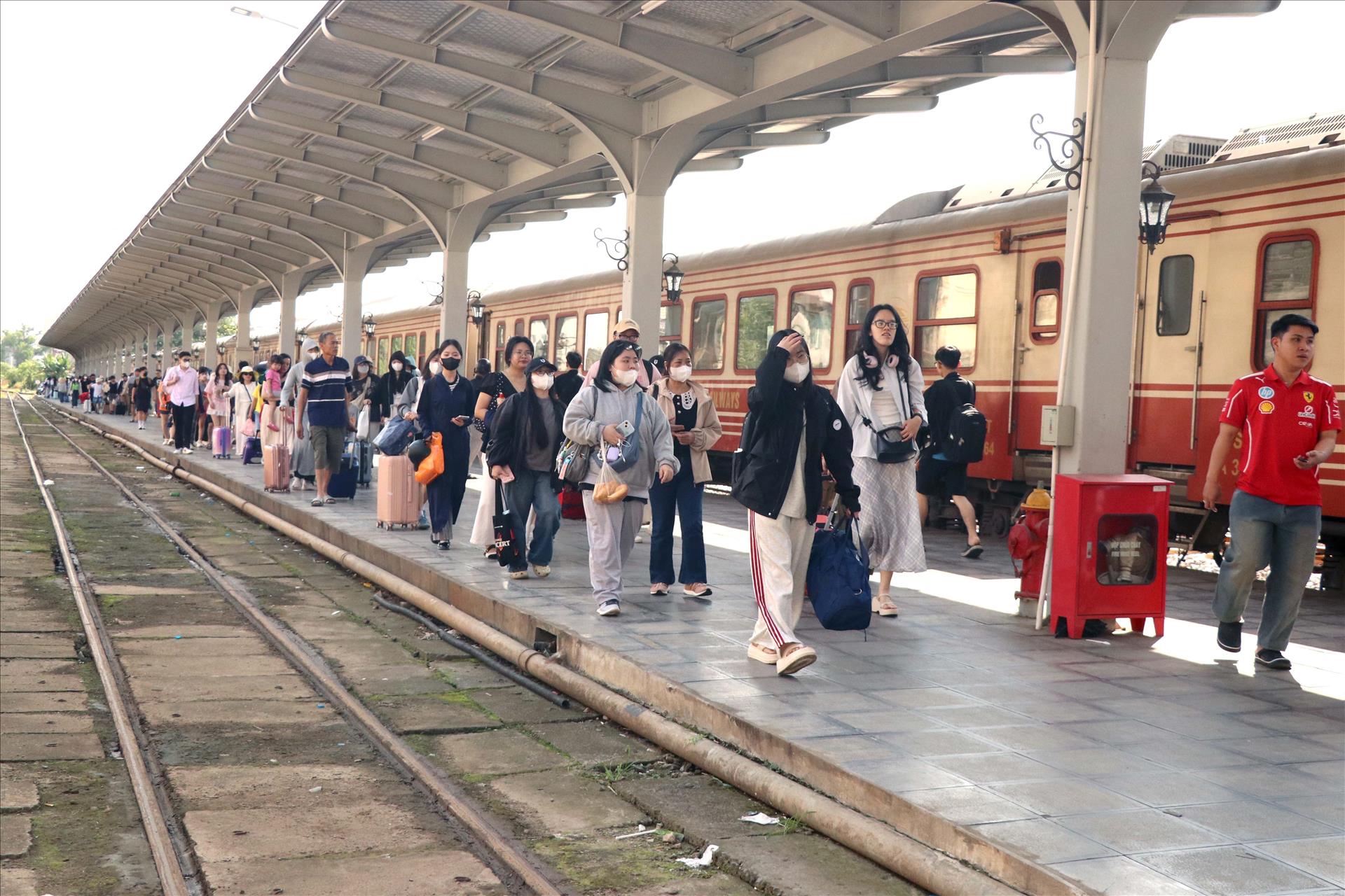 Hải Phòng đón lượng lớn du khách trong ngày đầu nghỉ lễ 30/4