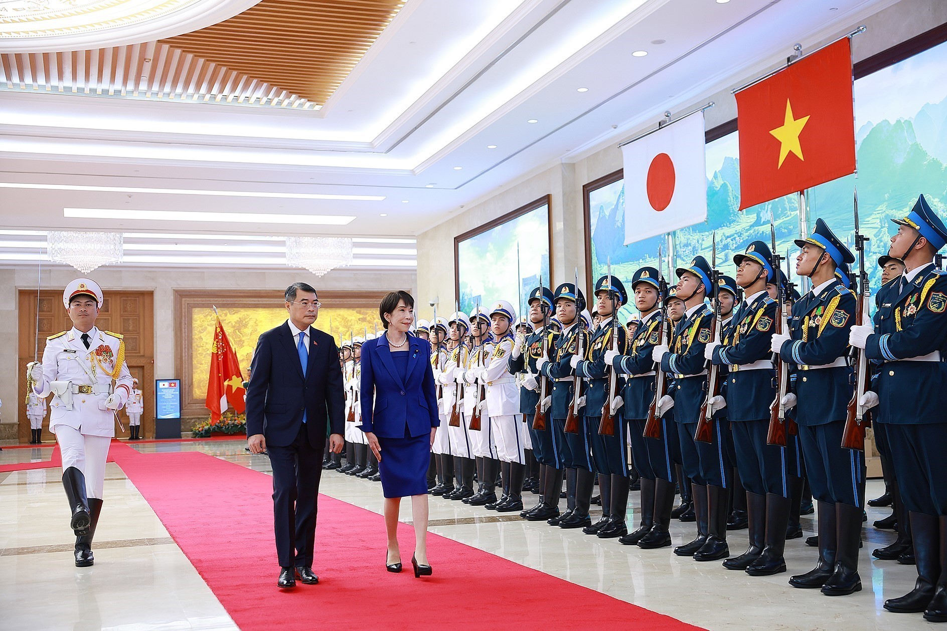 Premier vietnamita encabeza ceremonia de bienvenida a su homóloga japonesa