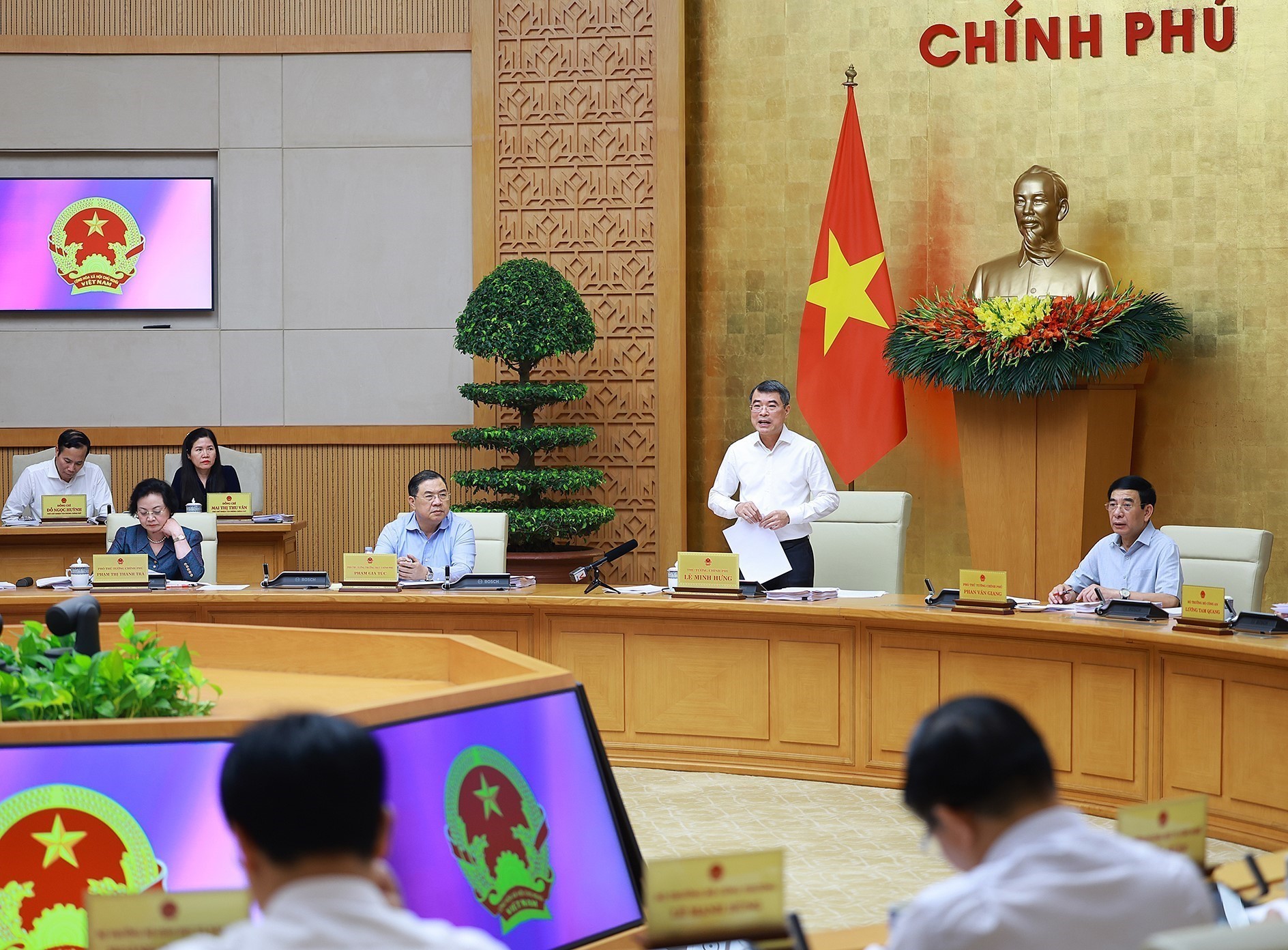 Thủ tướng Lê Minh Hưng: Triển khai đồng bộ các giải pháp để thúc đẩy tăng trưởng