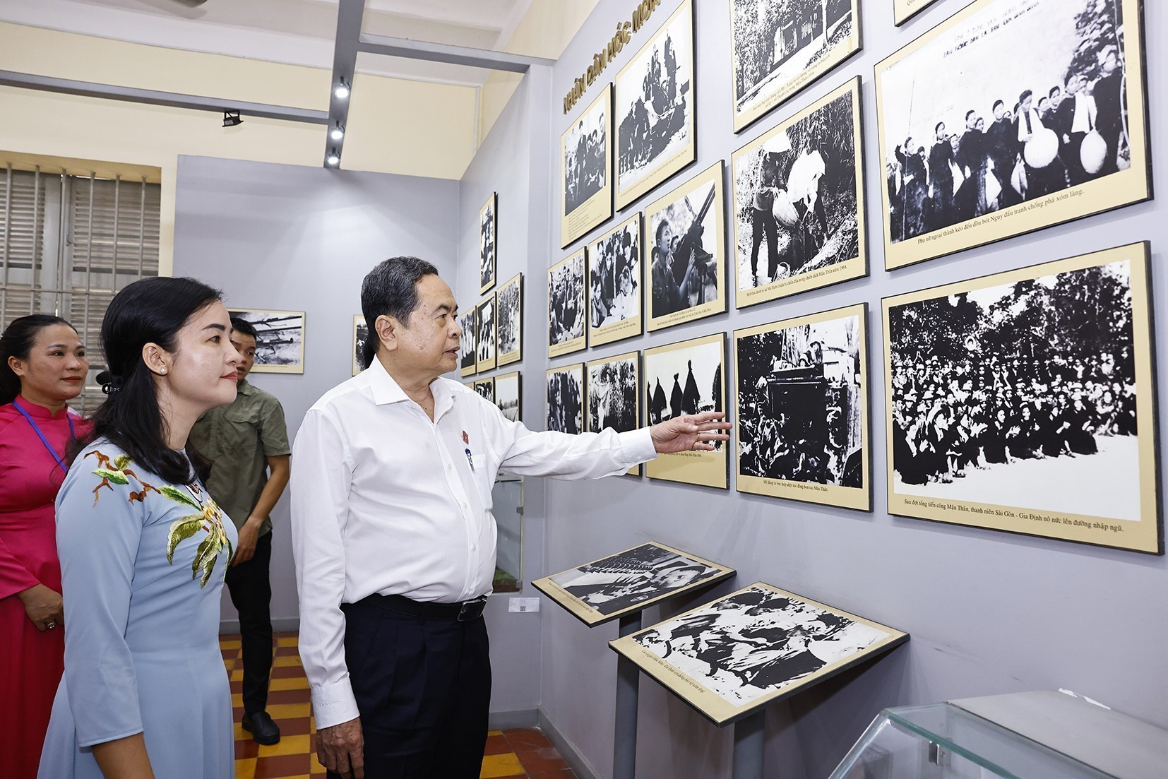 Chủ tịch Quốc hội Trần Thanh Mẫn dâng hương tại Di tích lịch sử văn hóa quốc gia Dinh quận Hóc Môn