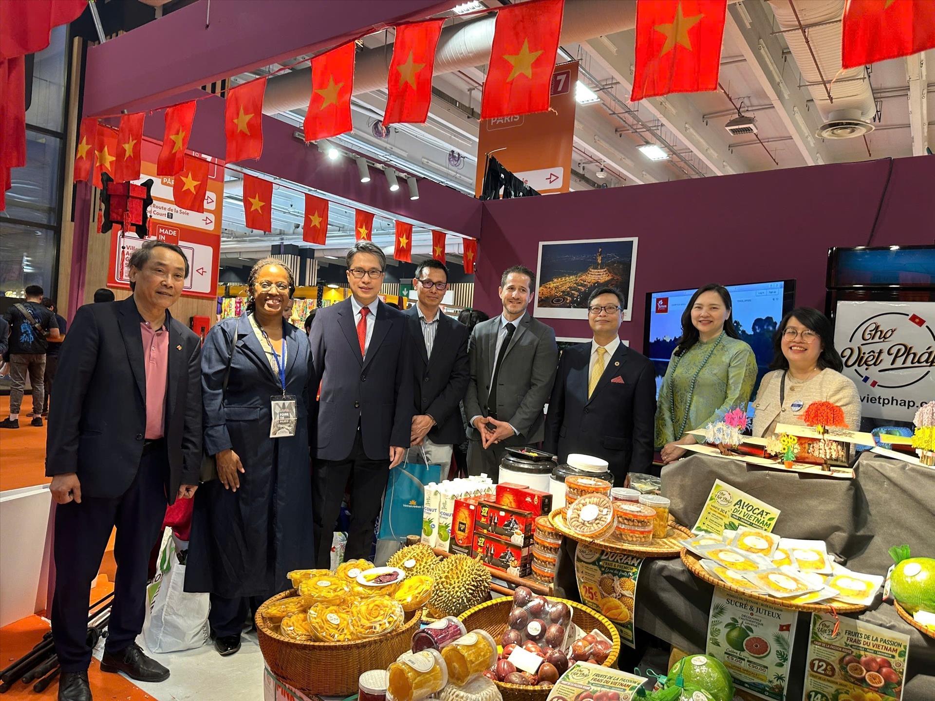 Khai trương Không gian Việt Nam tại Hội chợ quốc tế Paris