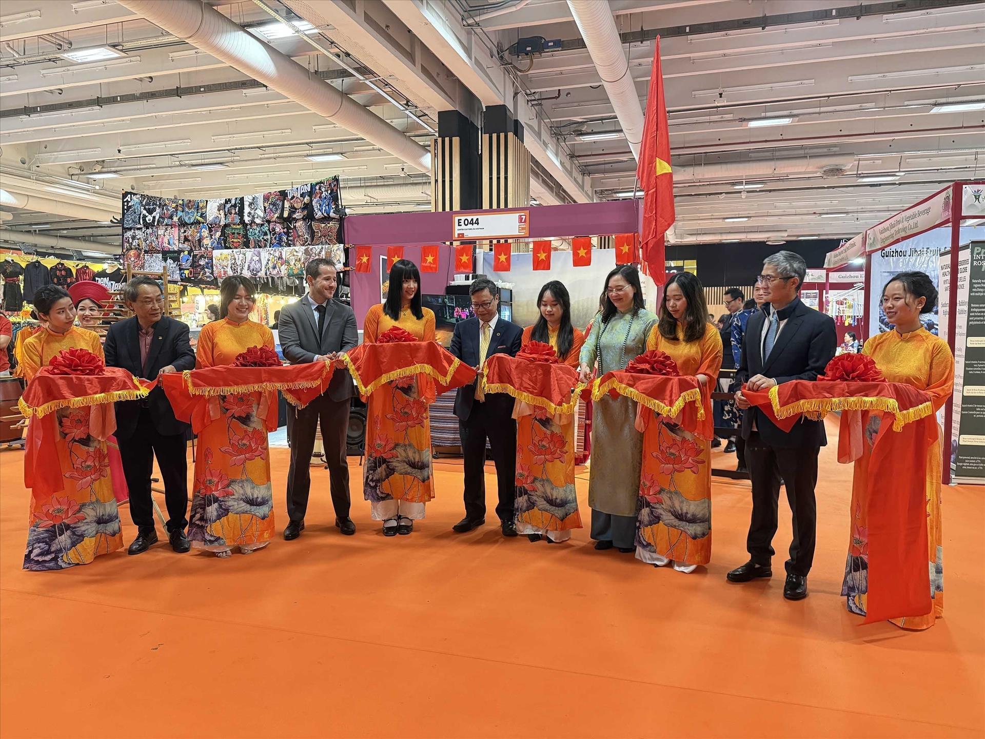 Inauguration de lEspace Vietnam à la Foire de Paris