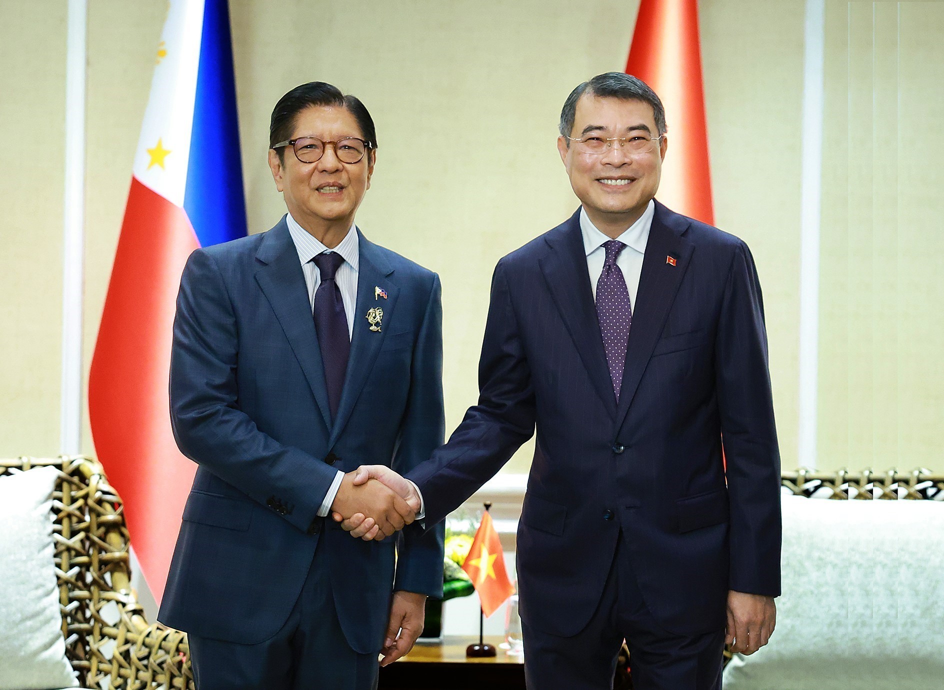 Thủ tướng Lê Minh Hưng gặp Tổng thống Philippines