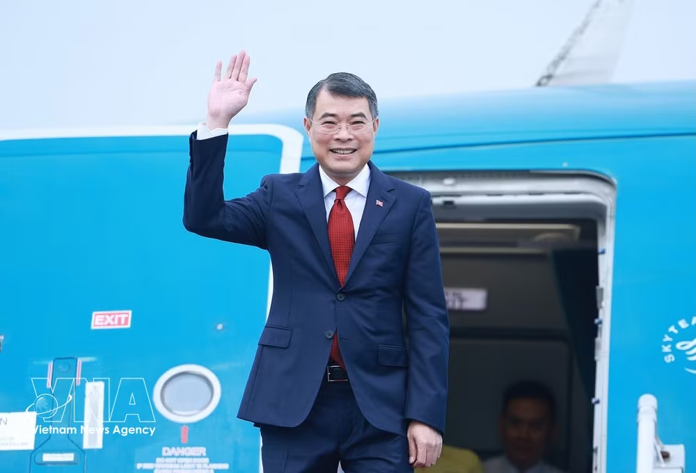 Primer ministro vietnamita viaja a Filipinas para participar en la Cumbre de la ASEAN