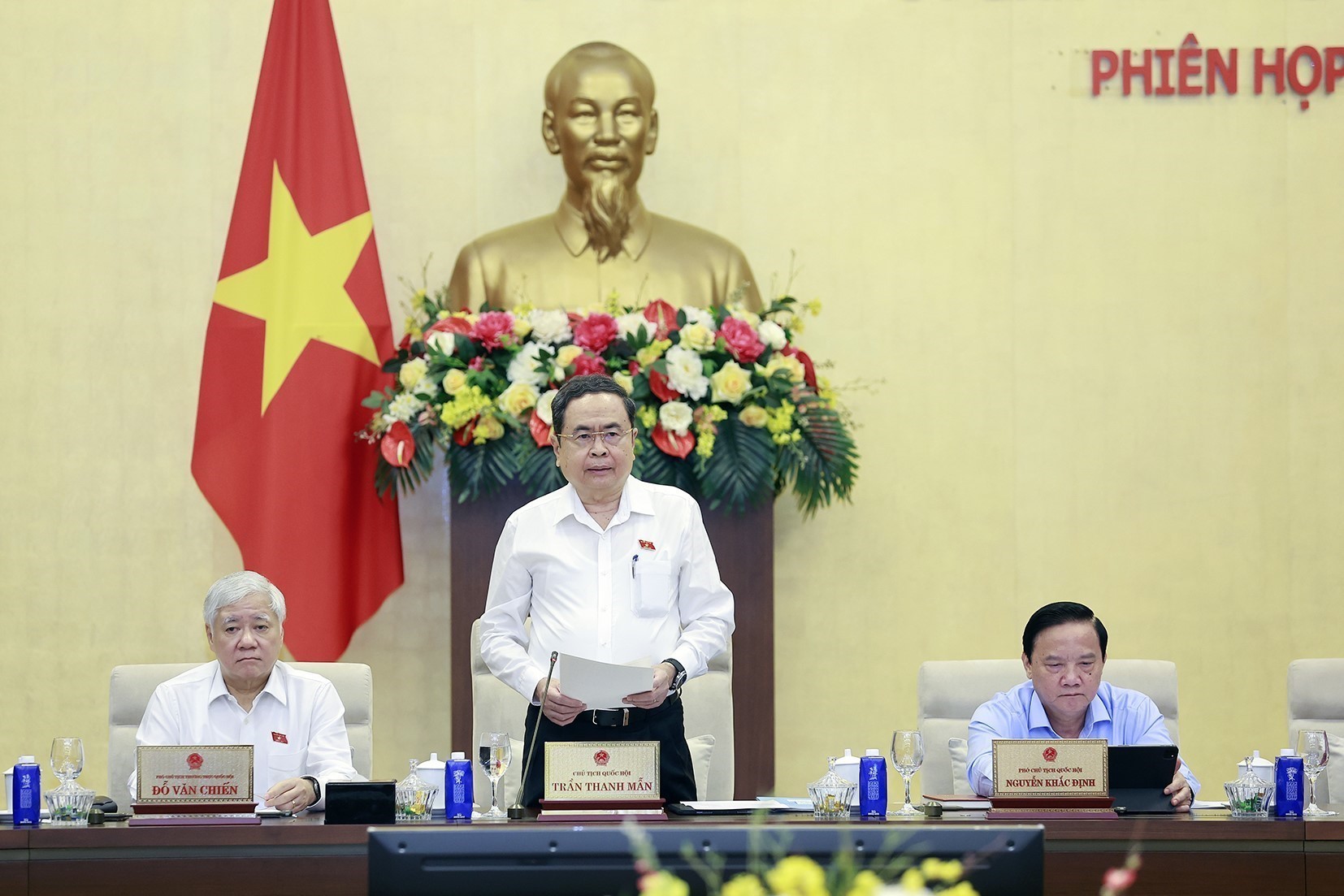 越南国会主席陈青敏：大力推进务实数字化转型 研究成立国会人工智能中心