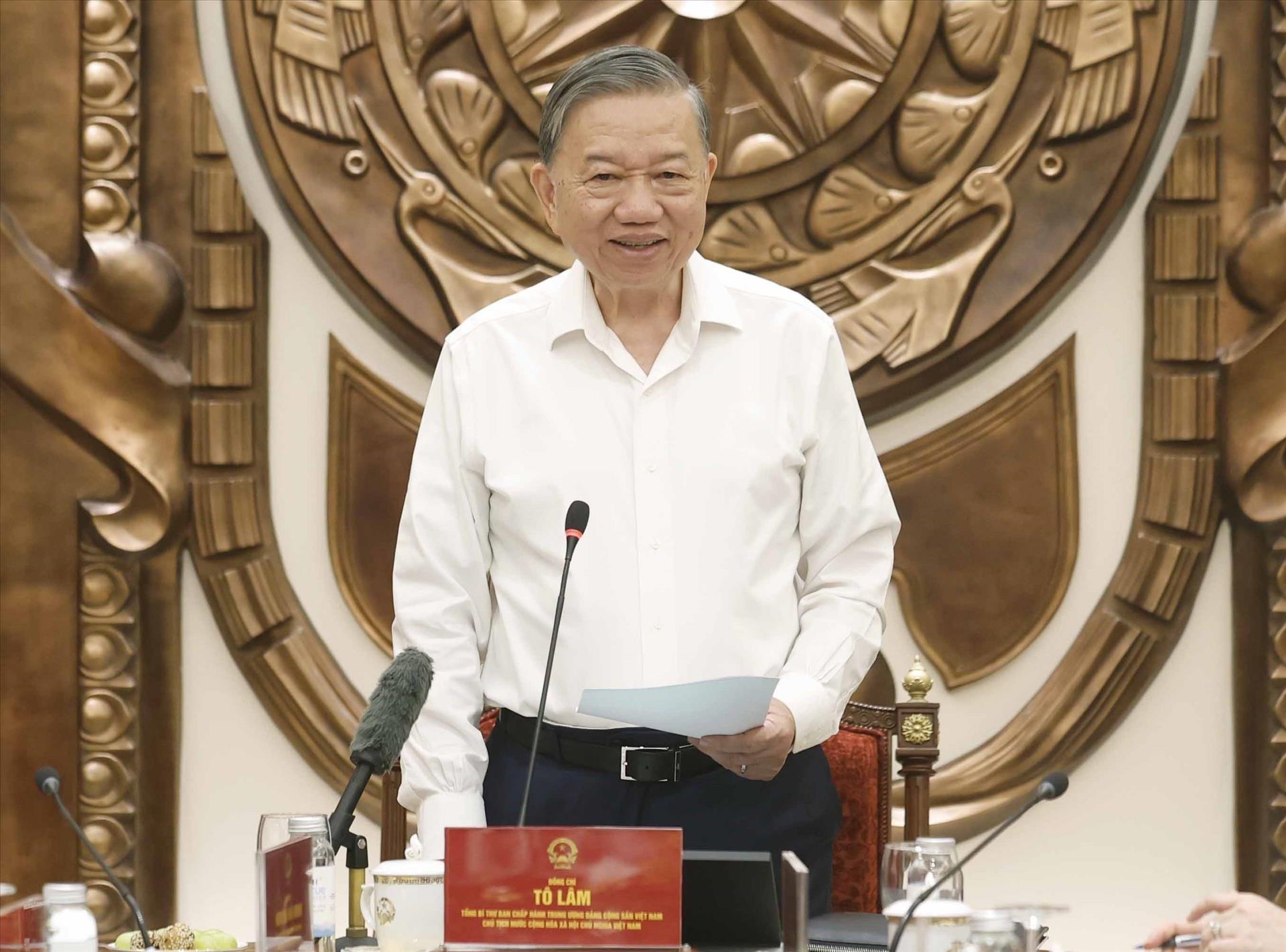 越共中央总书记、国家主席苏林与国家主席办公厅召开工作会议
