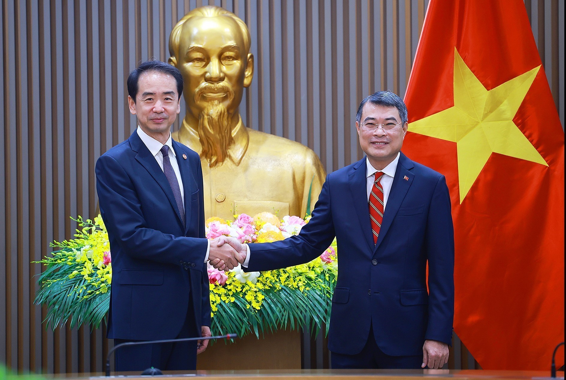 越南政府总理黎明兴会见中国驻越大使何炜
