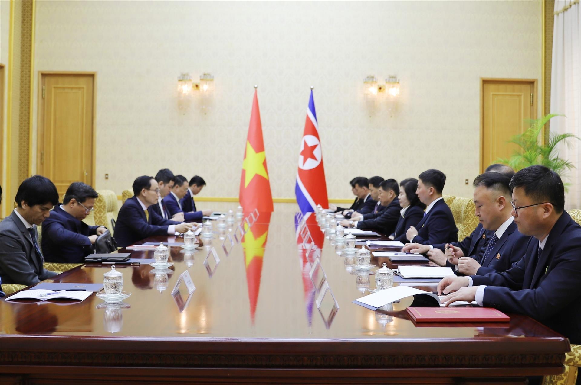越共中央总书记、国家主席苏林特使访问朝鲜