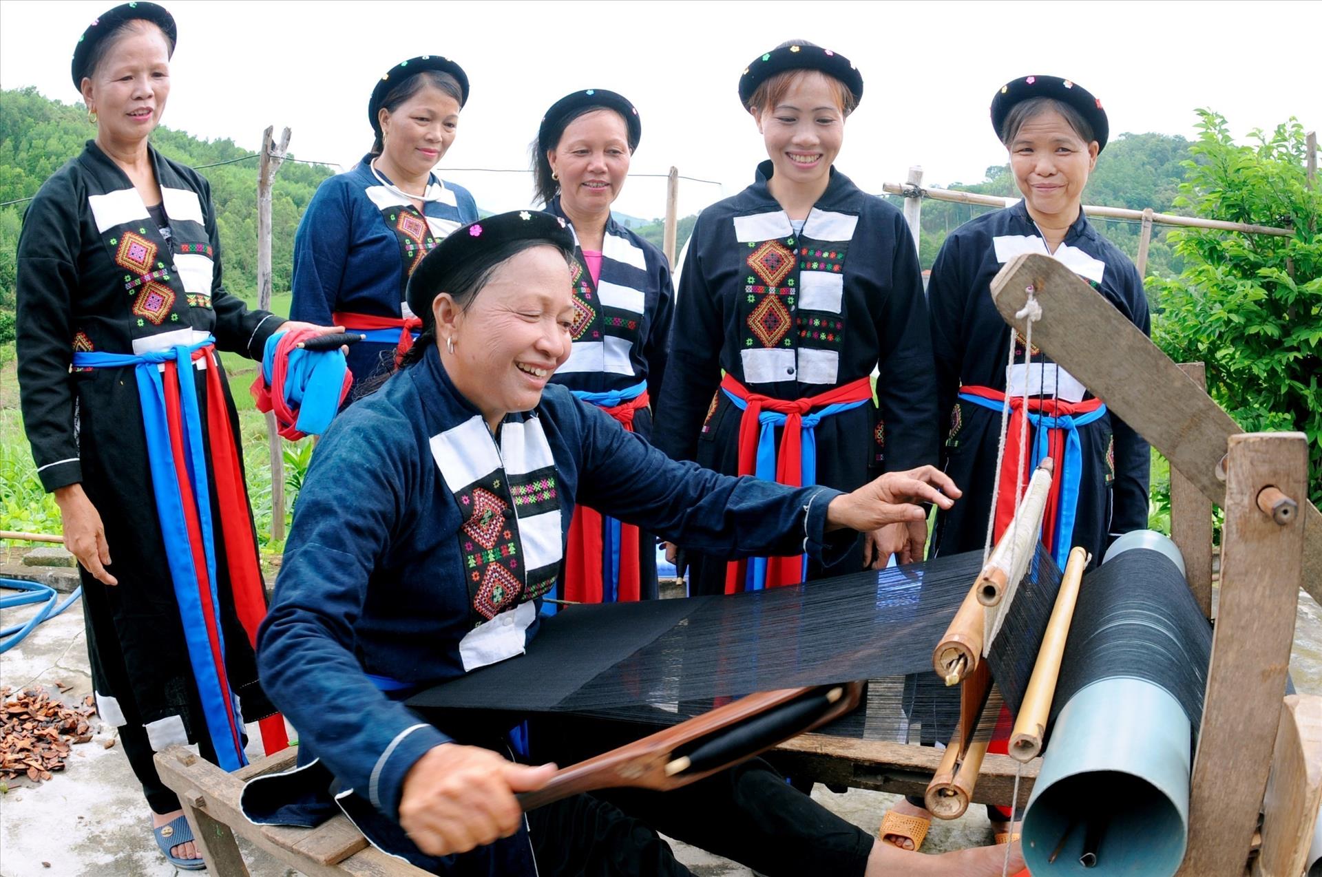 Vietnam steps up implementation of ethnic affairs strategy through 2030
