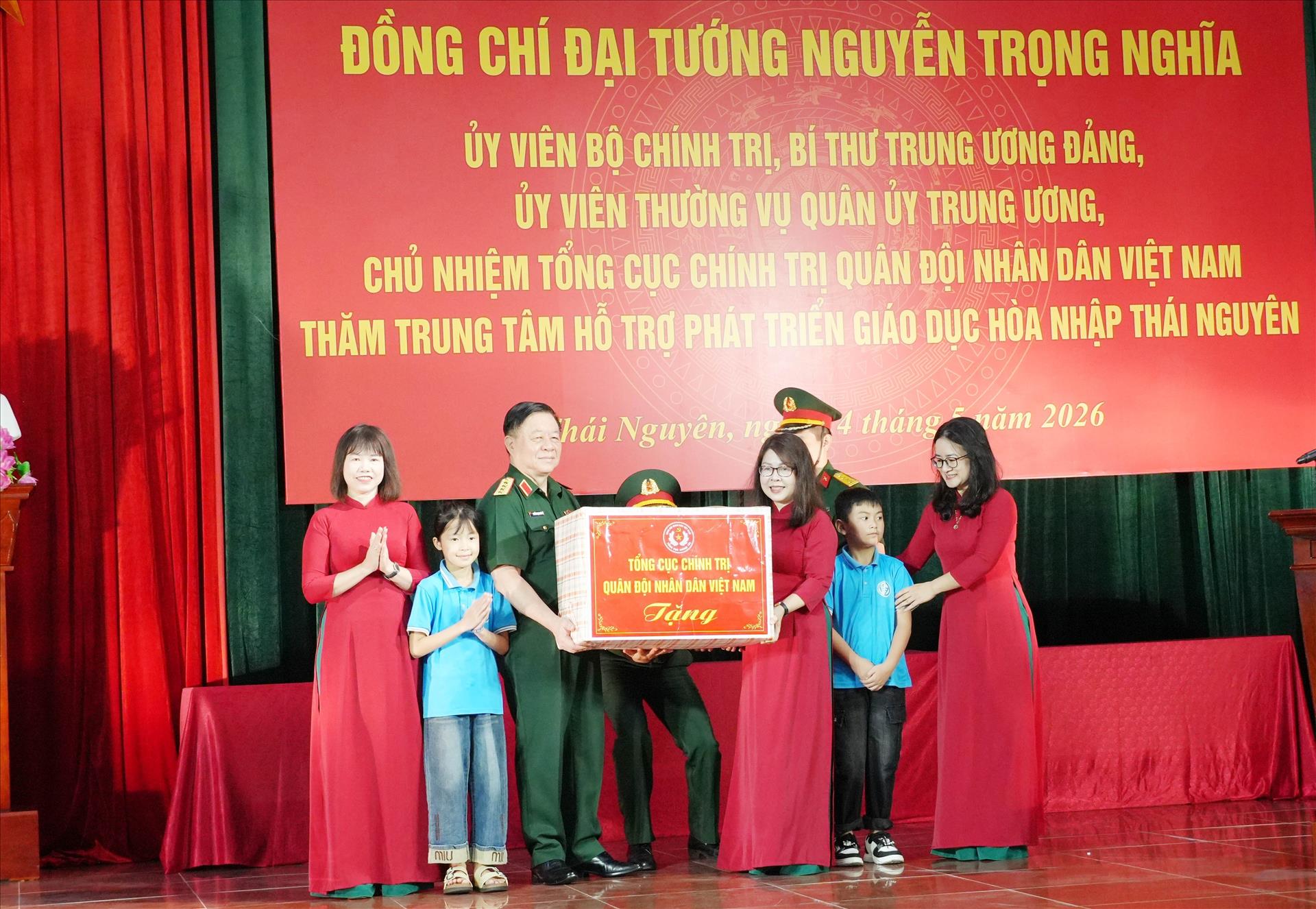 Phát huy vai trò của già làng, chức sắc tôn giáo tiêu biểu vùng đồng bào dân tộc thiểu số