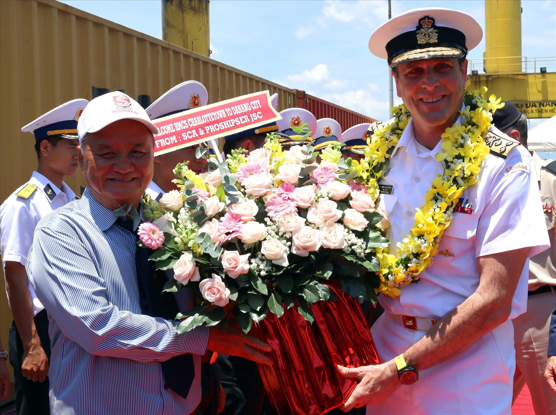 Un navire de la Marine royale canadienne en visite damitié à Da Nang
