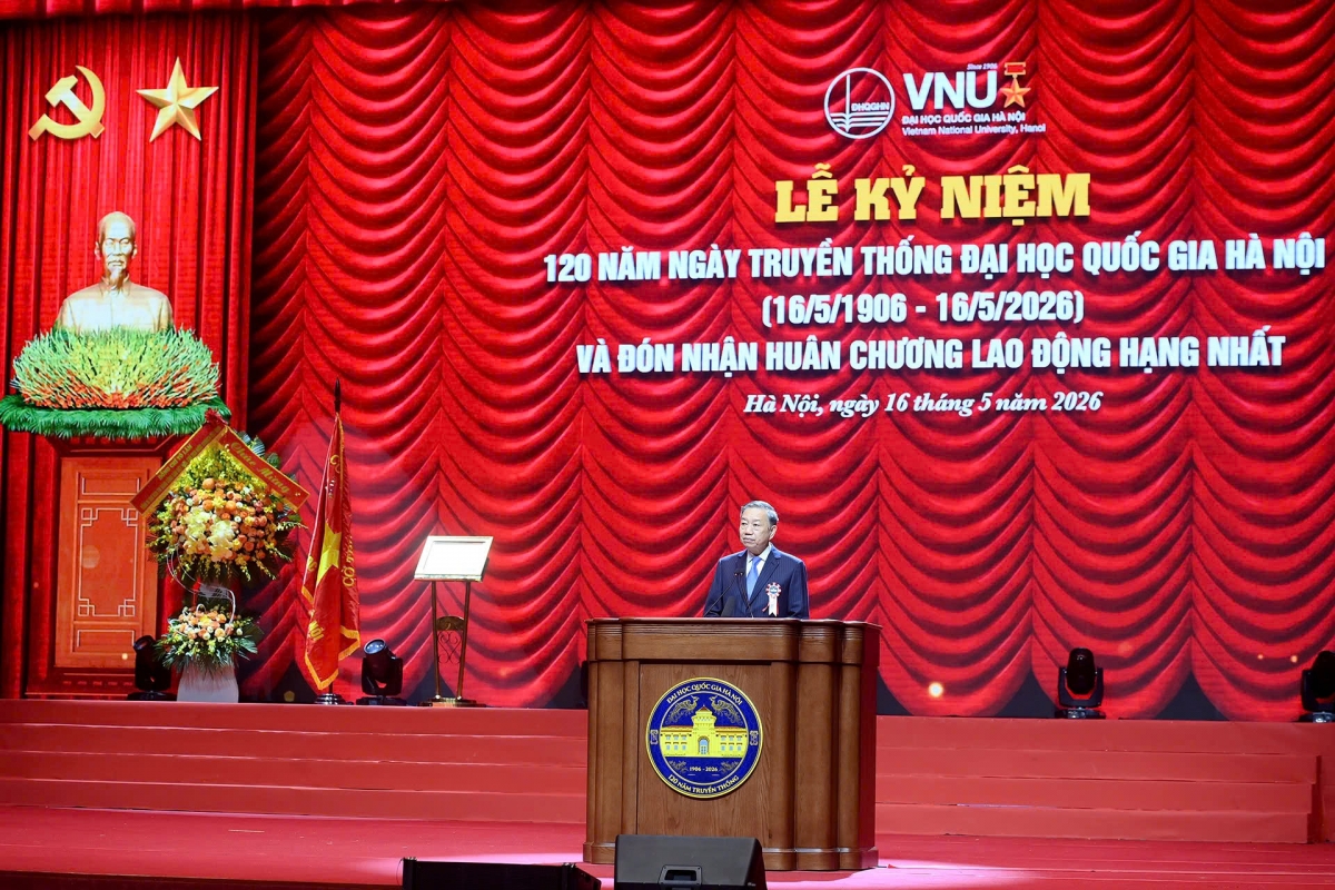 トー・ラム書記長・国家主席、ハノイ国家大学創立120周年記念式典に出席