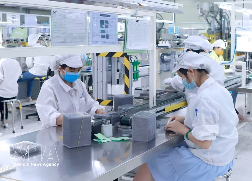 Vietnam apuesta por ampliar el espacio fiscal para sostener el crecimiento económico